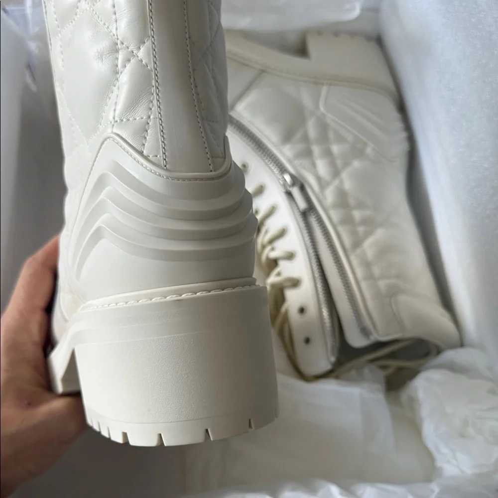 Dior White and Gold Luxury Packaging - Picture 10 of 12